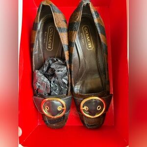 Coach Women's Brown and Black Flats with Gold Accents